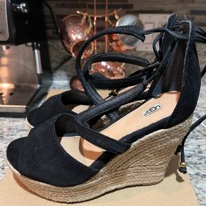 Women’s Ugg Reagan wedge size 6